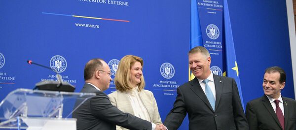 Klaus Iohannis, Ludovic Orban, Bogdan-Lucian Aurescu  - Sputnik Moldova-România