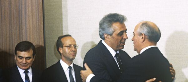 Egon Krenz și Mihail Gorbaciov - Sputnik Moldova-România