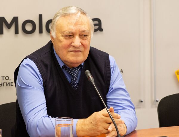 Почему молдавская молодежь проигнорировала выборы – мнения специалистов Почему молдавская молодежь проигнорировала выборы – мнения специалистов - Sputnik Молдова