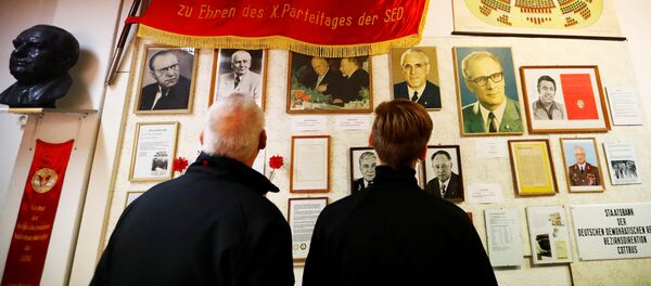 Посетители в музее ГРД в Пирне, Германия - Sputnik Молдова