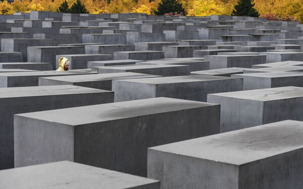 Берлинцы о 30-летии падения стены: главное – это свобода Берлинцы о 30-летии падения стены: главное – это свобода - Sputnik Молдова