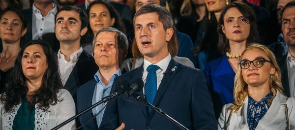 Alegeri prezidențiale în România: Dan Barna și Dacian Cioloș, USR-PLUS Alegeri prezidențiale în România: Dan Barna și Dacian Cioloș, USR-PLUS - Sputnik Moldova-România