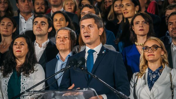 Alegeri prezidențiale în România: Dan Barna și Dacian Cioloș, USR-PLUS - Sputnik Moldova-România