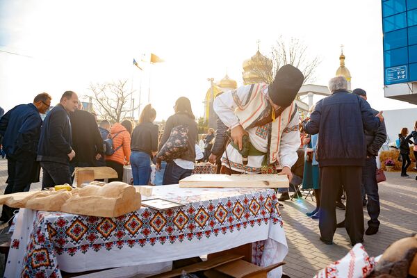 Festivalul vinului „Gagauz Șarap Yortusu” în Găgăuzia. - Sputnik Moldova-România