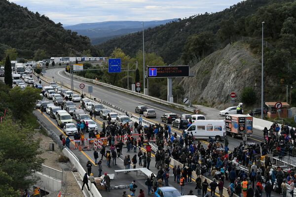 Protestatarii din Catalonia blochează autostrada Spania - Sputnik Moldova-România