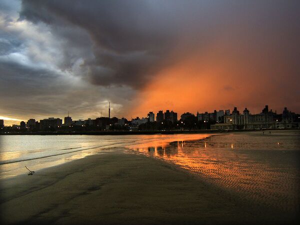 Закат на пляже в Уругвае  - Sputnik Молдова