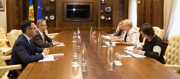 Встреча спикера Зинаиды Гречаной с главой миссии ОБСЕ в Молдове Клаусом Нойкирхом Встреча спикера Зинаиды Гречаной с главой миссии ОБСЕ в Молдове Клаусом Нойкирхом - Sputnik Молдова