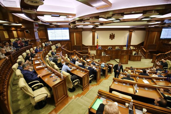 Депутаты собрались 12 ноября на заседание парламента, где рассматривался вотум недоверия правительству Майи Санду - Sputnik Молдова