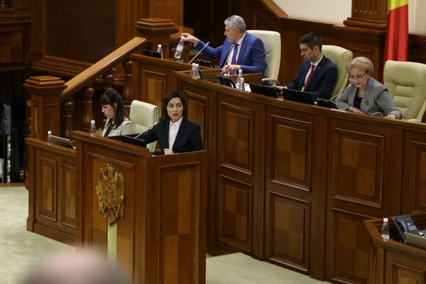 Ședința parlamentului Republicii Moldova din 12 noiembrie - Moțiune de cenzură pentru Guvernul Sandu - Sputnik Moldova