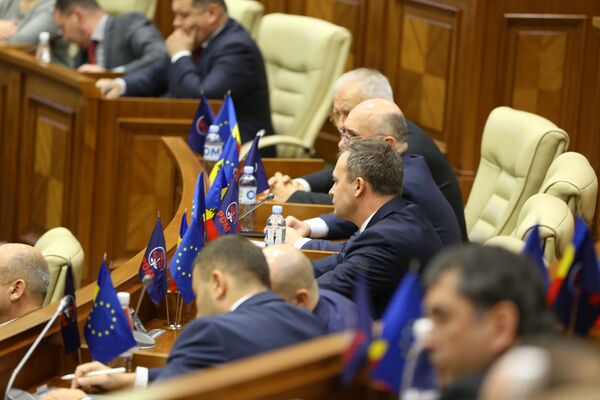 Ședința parlamentului Republicii Moldova din 12 noiembrie - Moțiune de cenzură pentru Guvernul Sandu - Sputnik Moldova