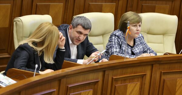 Ședința parlamentului Republicii Moldova din 12 noiembrie - Moțiune de cenzură pentru Guvernul Sandu. - Sputnik Moldova