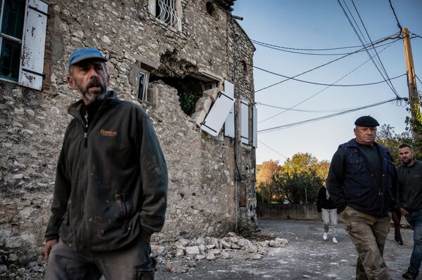 Последствия землетрясения в квартале Рувьер в Ле-Тейле на юго-востоке Франции - Sputnik Moldova-România