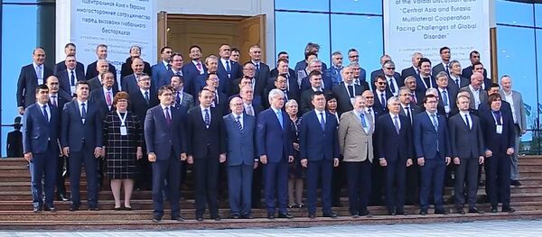 Валдай меняет ориентиры: центр мирового развития смещается с Запада на Восток Валдай меняет ориентиры: центр мирового развития смещается с Запада на Восток - Sputnik Молдова