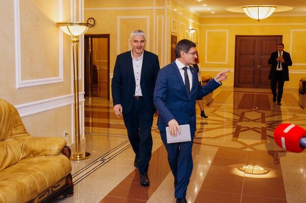 Iată cine reprezintă Blocul ACUM la consultările cu președintele Dodon - Foto Iată cine reprezintă Blocul ACUM la consultările cu președintele Dodon - Foto - Sputnik Moldova