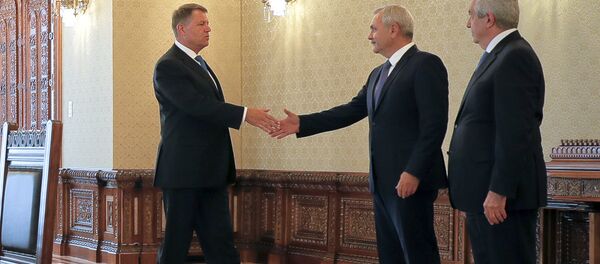 Klaus Iohannis, Liviu Dragnea și Călin Popescu-Tăriceanu - Sputnik Moldova-România