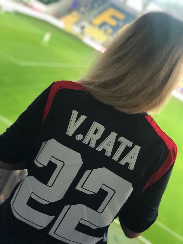 Будем детям рассказывать: жена Рацэ о голе в ворота Франции - Sputnik Молдова