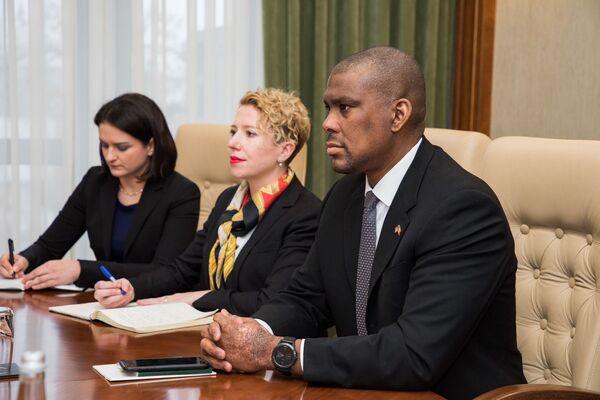 Despre ce a discutat premierul cu ambasadorul SUA la Chișinău, Dereck J. Hogan - Foto Despre ce a discutat premierul cu ambasadorul SUA la Chișinău, Dereck J. Hogan - Foto - Sputnik Moldova