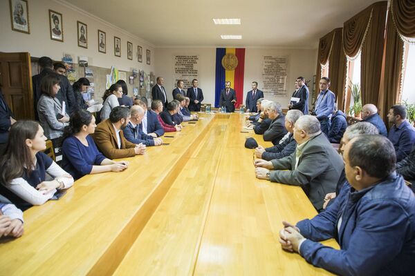 Premierul Chicu promite să nu majoreze taxele pentru oamenii de afaceri Premierul Chicu promite să nu majoreze taxele pentru oamenii de afaceri - Sputnik Moldova