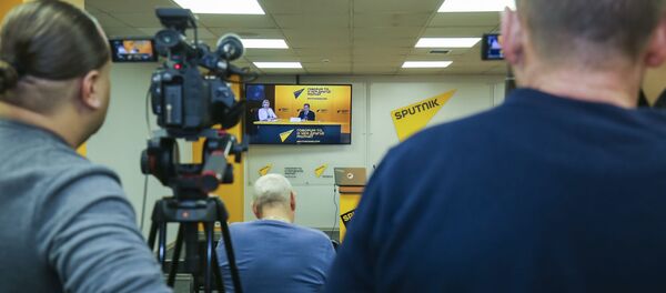 В пресс-центре Sputnik Молдова на пресс-конференции с сенатором В.Джабаровым
 - Sputnik Молдова