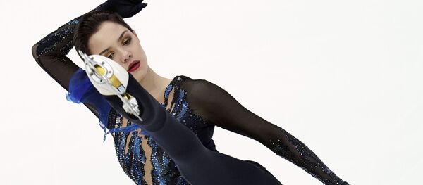Российская фигуристка Евгения Медведева выступает в короткой программе женского одиночного катания на V этапе Гран-при по фигурному катанию в Москве - Sputnik Молдова