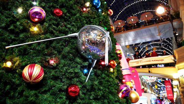Новогоднее оформление торгового центра ГУМ в Москве - Sputnik Moldova