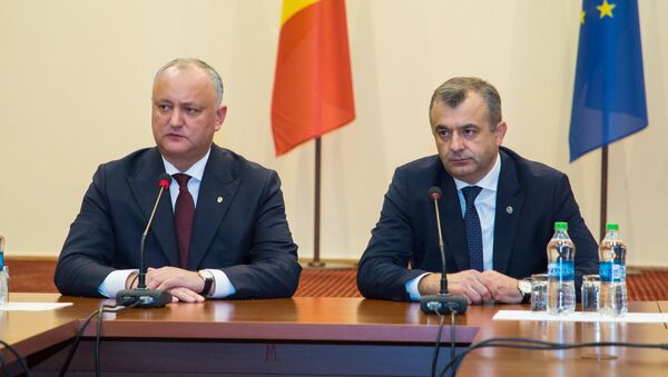 Noul Prim-ministru învestit astăzi, Ion Chicu, a fost prezentat angajaților Cancelariei de Stat de către Președintele Republicii Moldova, Igor Dodon. - Sputnik Moldova