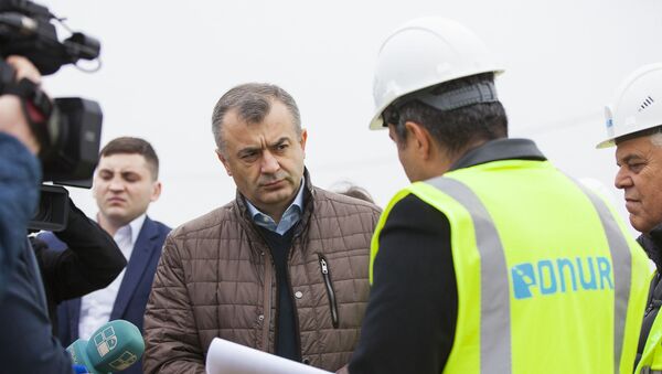 Premierul Ion Chicu a mers într-o vizită de inspecție la șantierul de construcție a unui drum nou cu o lungime de 19 km - Sputnik Moldova