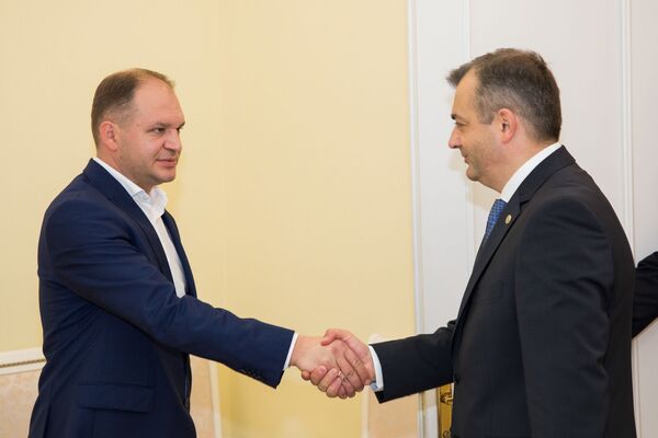 Prim-ministrul Ion Chicu a avut o întrevedere la Guvern cu primarul general Ion Ceban - Sputnik Moldova