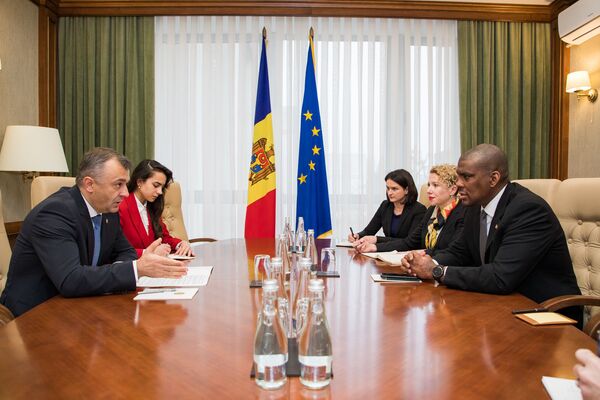 Premierul Ion Chicu s-a întâlnit cu Excelența Sa Ambasadorul SUA, Dereck J. Hogan - Sputnik Moldova