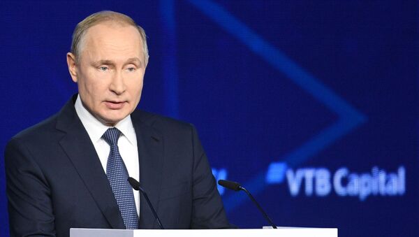Президент РФ В. Путин посетил 11-й Инвестиционный форум ВТБ Капитал Россия зовет! - Sputnik Молдова
