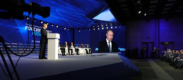 Президент РФ В. Путин посетил 11-й Инвестиционный форум ВТБ Капитал Россия зовет! - Sputnik Moldova-România