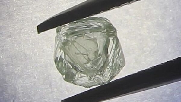 Уникальный алмаз-матрешка обнаружен в Якутии - Sputnik Молдова
