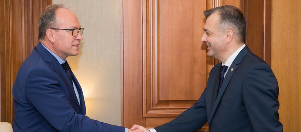 Премьер правительства Молдовы Ион Кику и посол Румынии Даниел Ионицэ - Sputnik Moldova