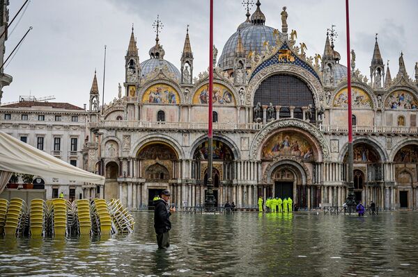 Площадь Сан-Марко в Венеции во время наводнения - Sputnik Молдова