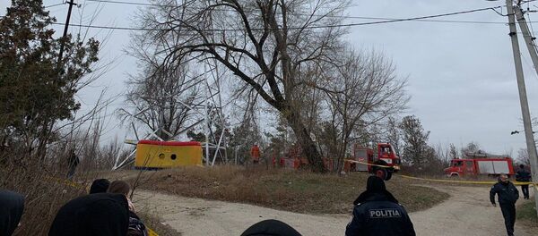 Operațiunea de salvare a persoanei implicate în intervenția neautorizată în rețelele electrice - Sputnik Moldova