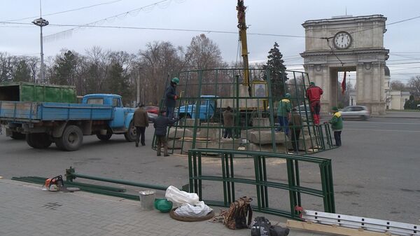 Скоро Новый год: как Кишинев облачается в праздничное одеяние - фото - Sputnik Молдова