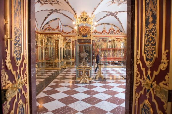 Комната драгоценностей Juwelenzimmer в саксонской сокровищнице «Зеленый свод» в Дрездене, Германия - Sputnik Молдова