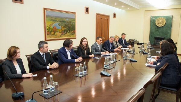 Premierul Ion Chicu, la întâlnirea cu membrii Consiliului Asociației Investitorilor Străini: „Lucrăm intens ca să oferim condiții prielnice oamenilor de afaceri și investitorilor.” - Sputnik Moldova