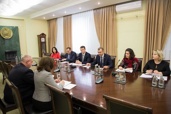 Despre ce proiecte de investiții au discutat Ion Chicu și șefa biroului BERD în Moldova Despre ce proiecte de investiții au discutat Ion Chicu și șefa biroului BERD în Moldova - Sputnik Moldova