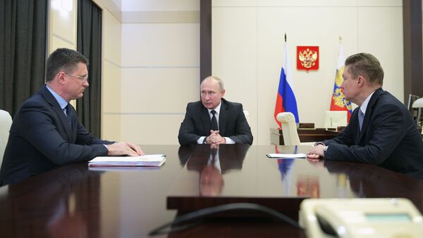 Президент РФ В. Путин встретился с министром энергетики РФ А. Новаком и главой Газпрома А. Миллером - Sputnik Moldova-România