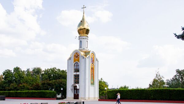 Часовня на Мемориале славы города Тирасполь, вечный огонь - Sputnik Молдова