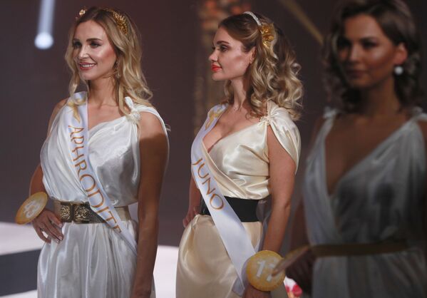 Участницы финала международного конкурса Miss Fashion 2019 – GODDESS OF THE UNIVERSE в концертном зале Vegas City Hall в Москве - Sputnik Молдова