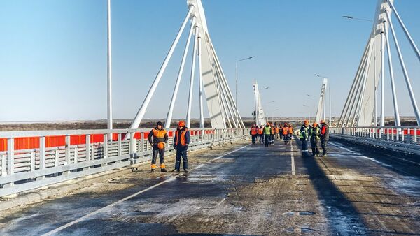 Завершено строительство моста через Амур между Россией и Китаем - Sputnik Moldova-România