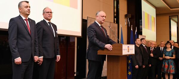 Igor Dodon la recepția de Ziua Națională a României Igor Dodon la recepția de Ziua Națională a României - Sputnik Moldova-România