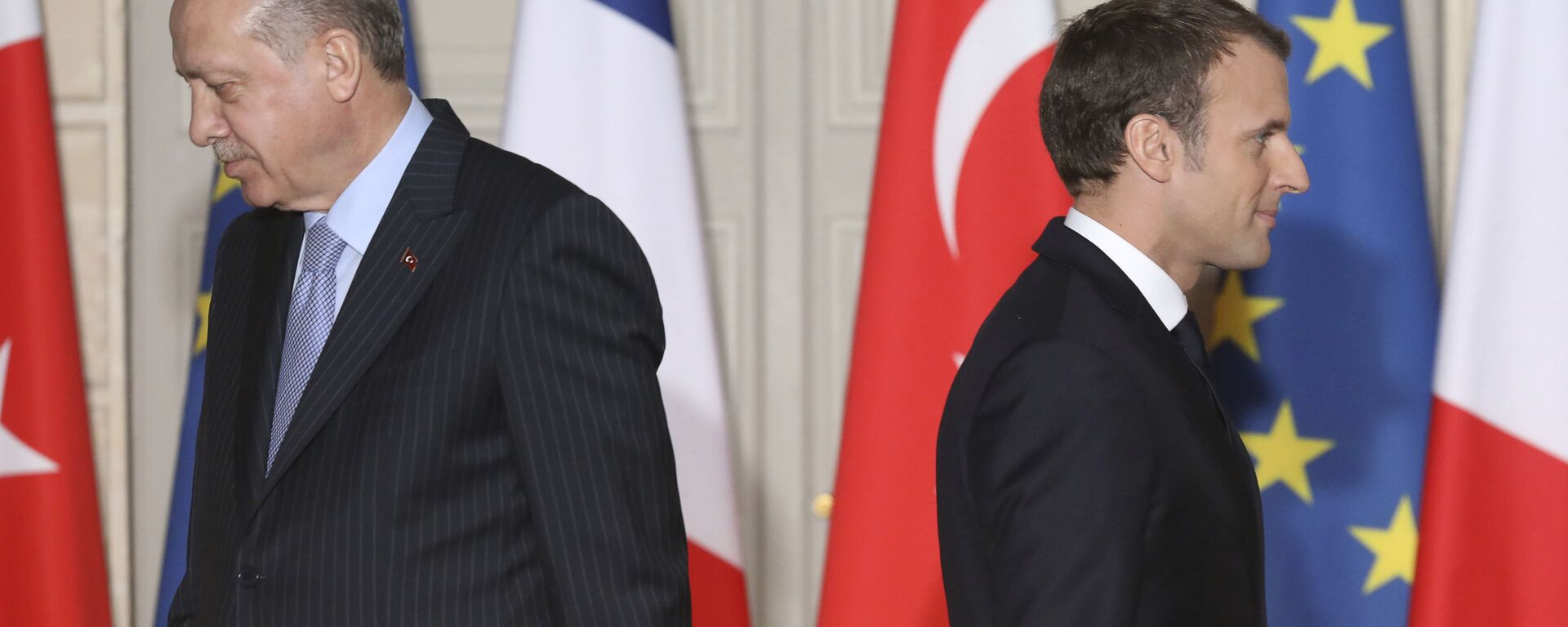 Președintele turc Recep Tayyip Erdogan și președintele francez Emmanuel Macron - Sputnik Moldova, 1920, 04.07.2023