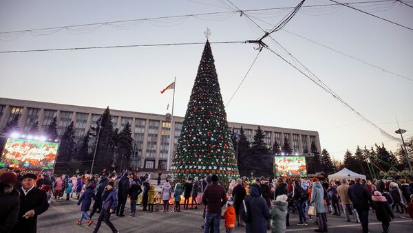 Огни гирлянд зажжены - в Кишиневе начались новогодние торжества - Sputnik Moldova