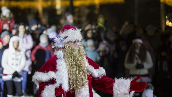 Start sărbătorilor de iarnă - luminile Pomului de Crăciun au fost aprinse - Sputnik Moldova