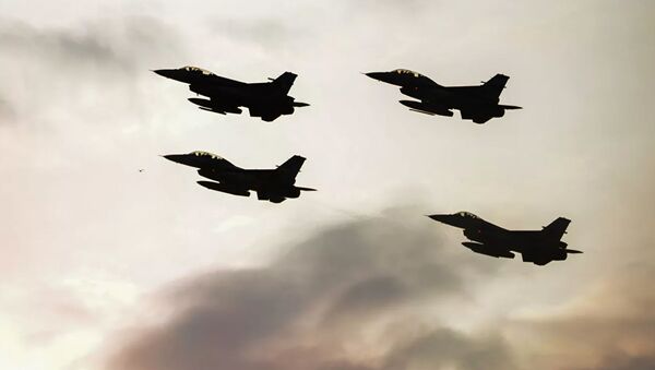 Avioanele de luptă F16 ale forțelor armate ale Turciei și Poloniei în timpul summitului NATO de la Vașovia, imagine de arhivă - Sputnik Moldova