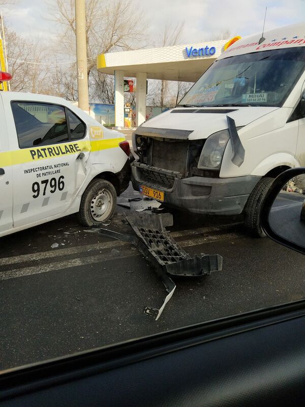 Accident grav în Capitală: O mașină a Poliției de Patrulare a fost grav avariată Accident grav în Capitală: O mașină a Poliției de Patrulare a fost grav avariată - Sputnik Moldova