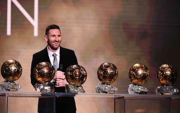 Fotbalistul argentinian Lionel Messi, la ceremonia de decernare a premiilor ”Globul de aur-2019”, de la Paris - Sputnik Moldova